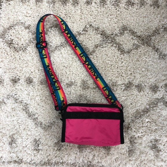 Lesportsac Handbags - Rainbow 🌈 & Pink LeSportsac Crossbody Bag
